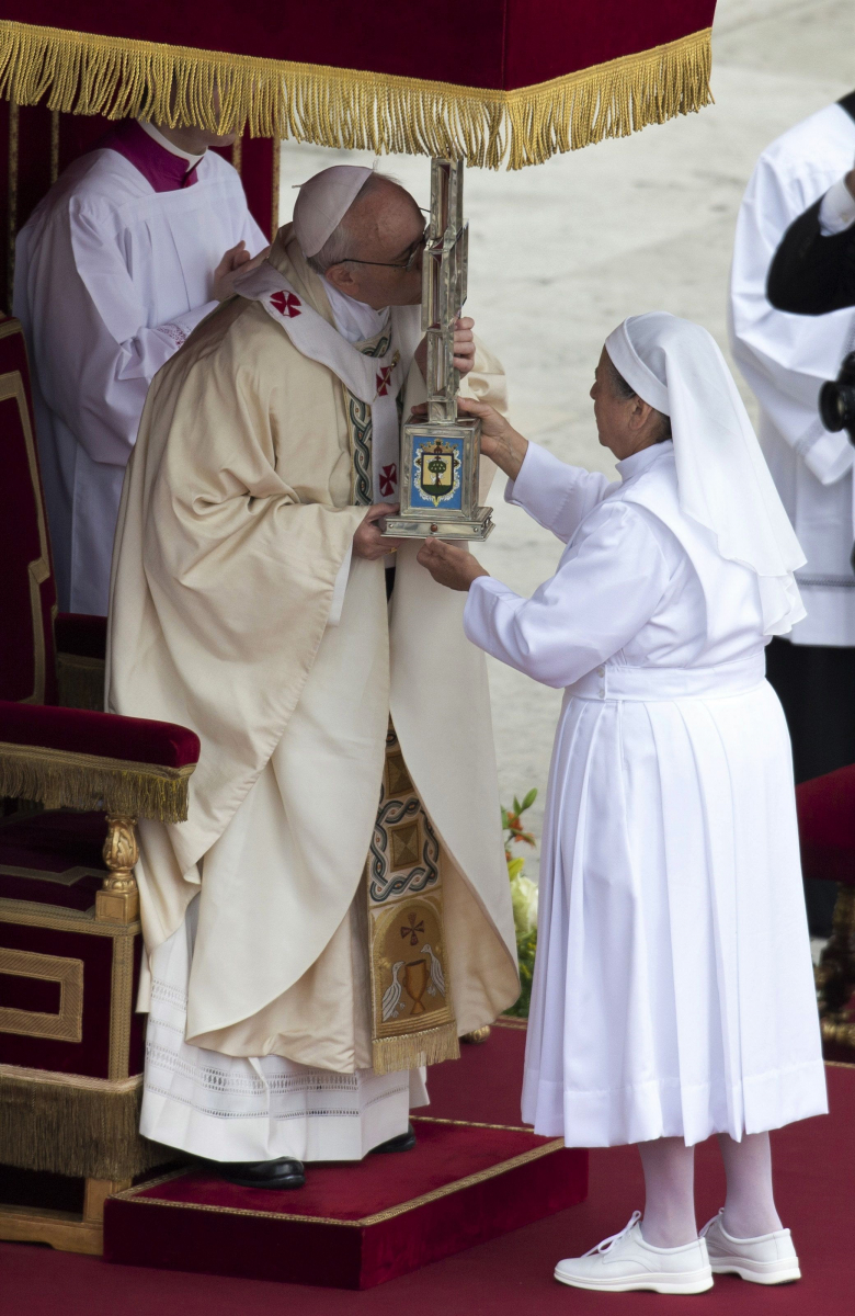 Canonisation par pape François - 12 mai 2013.jpg