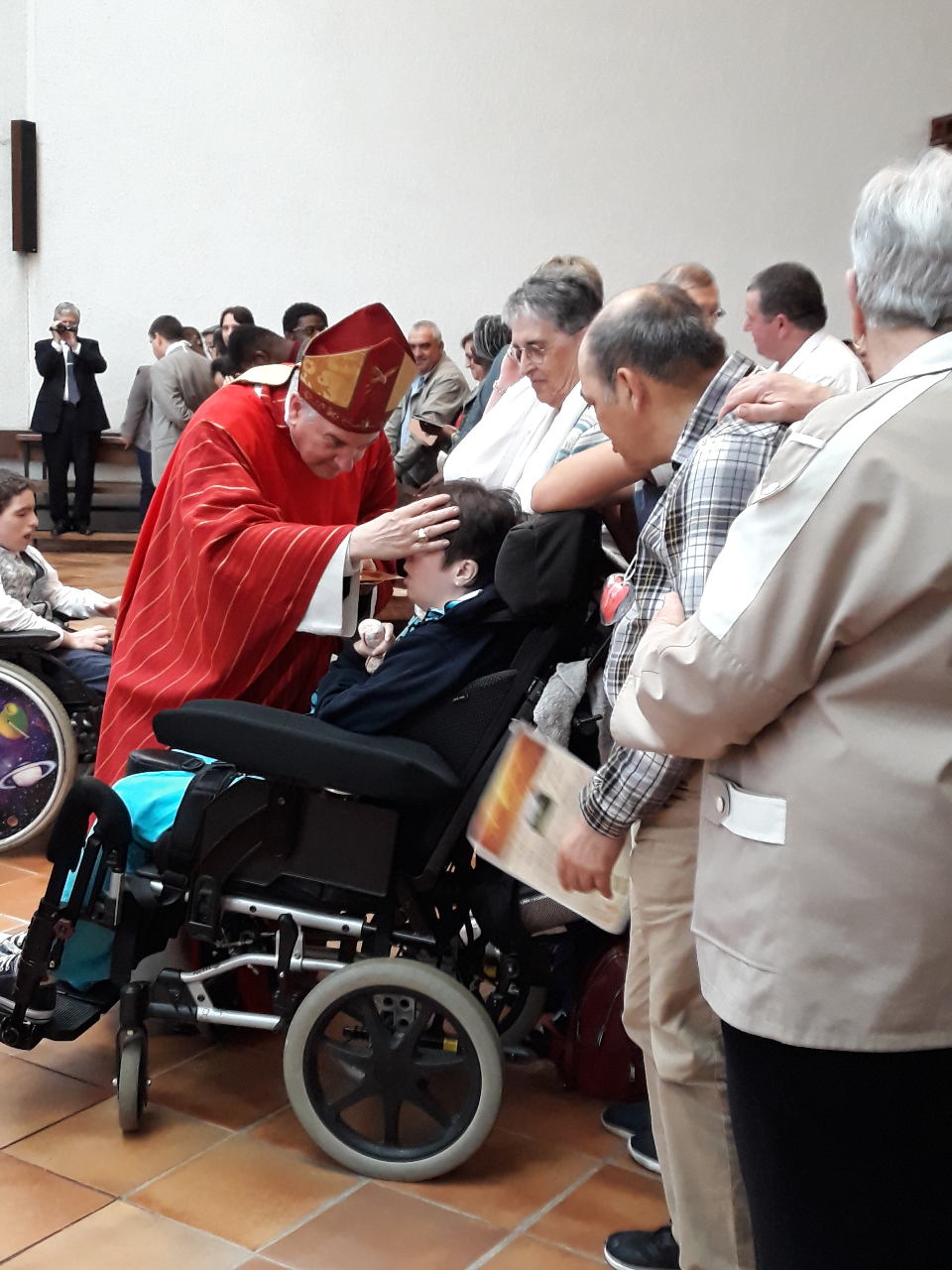 Confirmations lors de la Fête Diocésaine des personnes en situation de handicap
