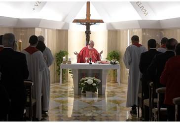 Pape François : l’Évangile est proclamé toujours en chemin, jamais assis, toujours en chemin