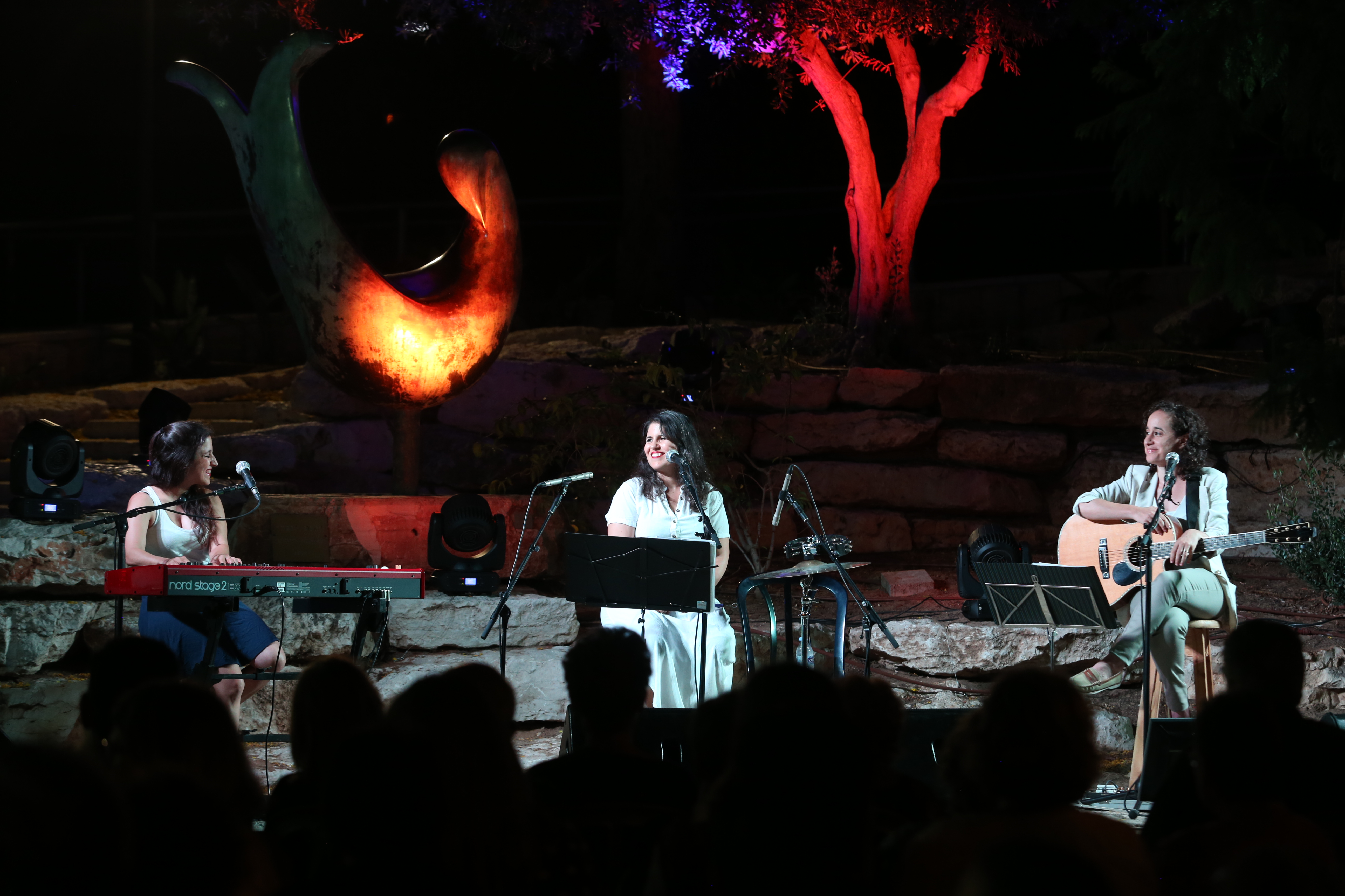 לא מפסיקים לשיר – ערב זמר ישראלי ברחבת בית ראשונים