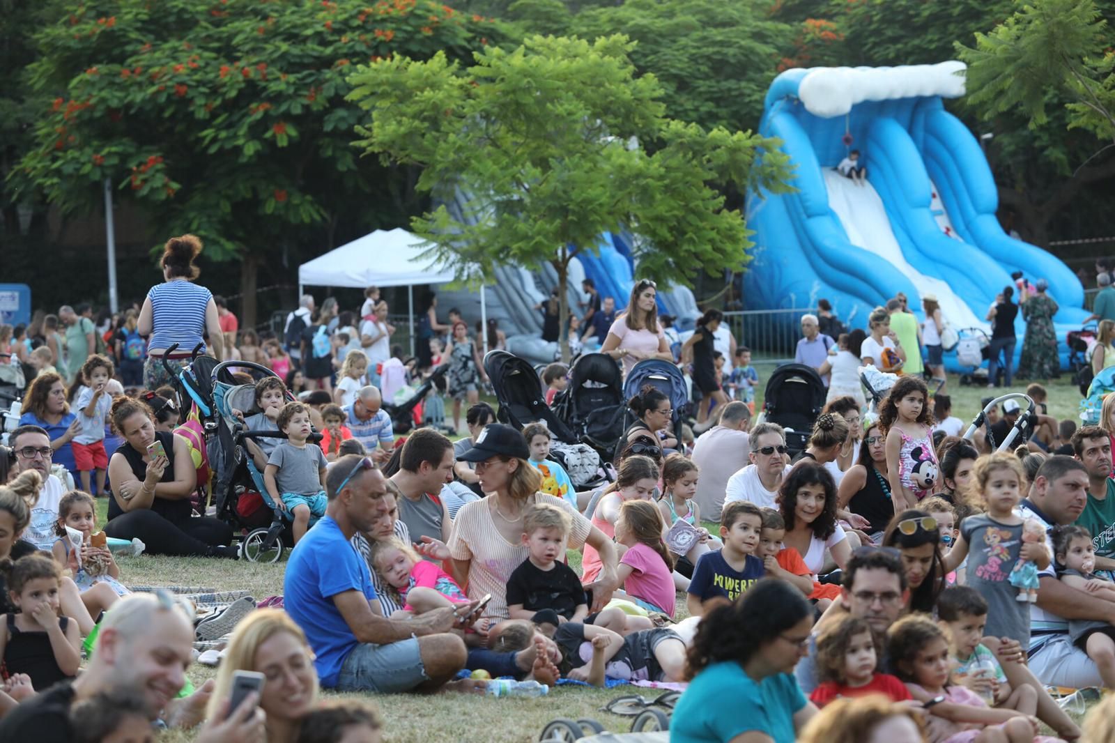 מאות ילדים נהנו מאירוע מתנפחים, מים והופעות בפארק רבקה במסגרת אירועי הקיץ