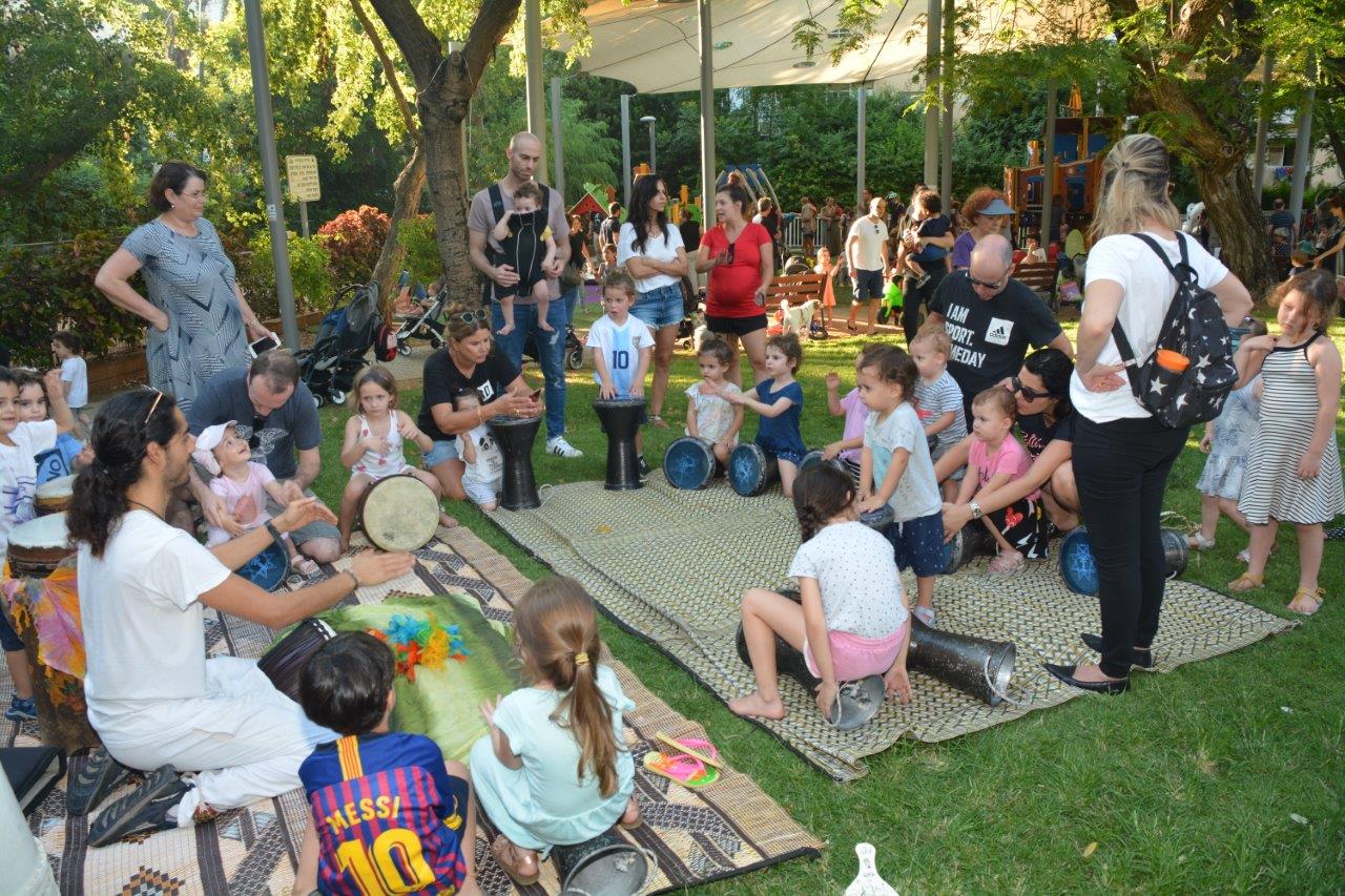 מאות ילדים והורים באירוע "גינה לי" בגינת ויקטור