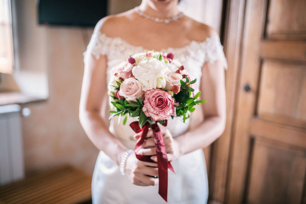 המדריך לכלה הטרייה: מה לעשות לפני ואחרי החתונה