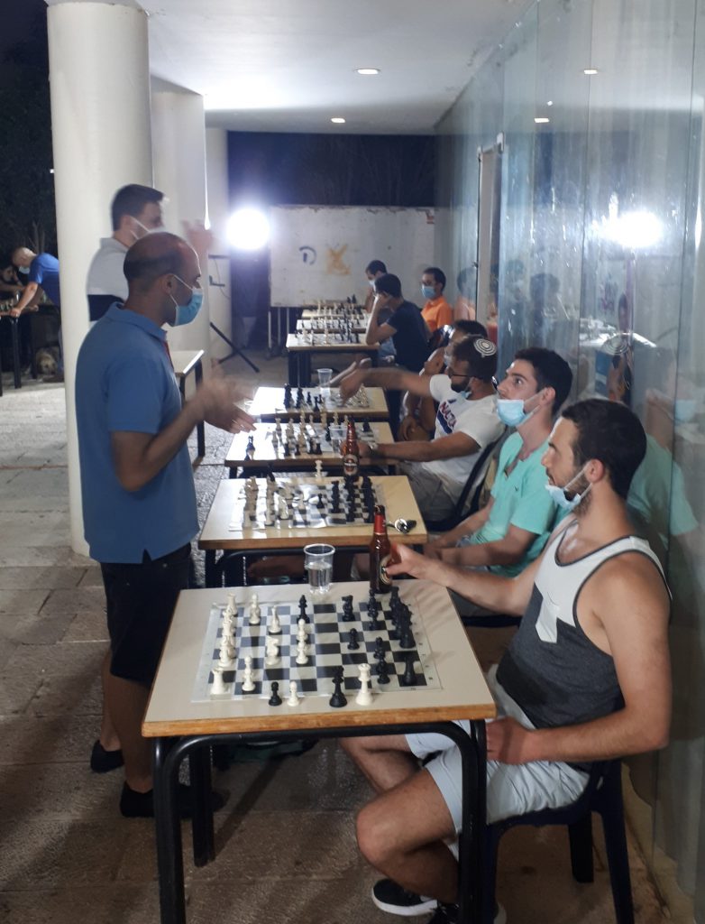 תחרות שחמט סימולטני בגבעתיים