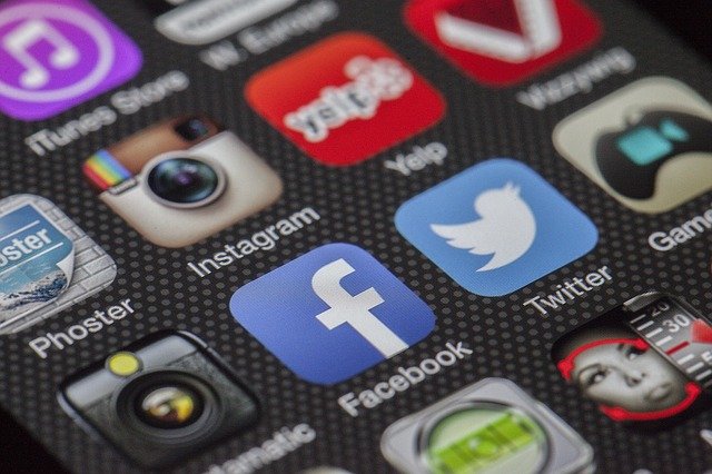 המדריך המלא לעסקים ניהול מדיה חברתית ברשת