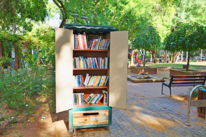 מועדון "ליונס גור אריה" בשיתוף עיריית גבעתיים הקימו ספריית גינה חדשה בגן ויקטור