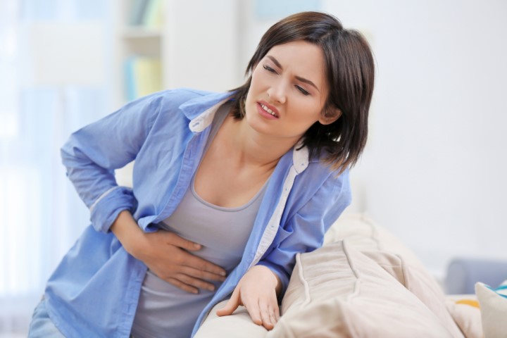 כאב ברום הבטן – מהן הסיבות? ומה ניתן לעשות?