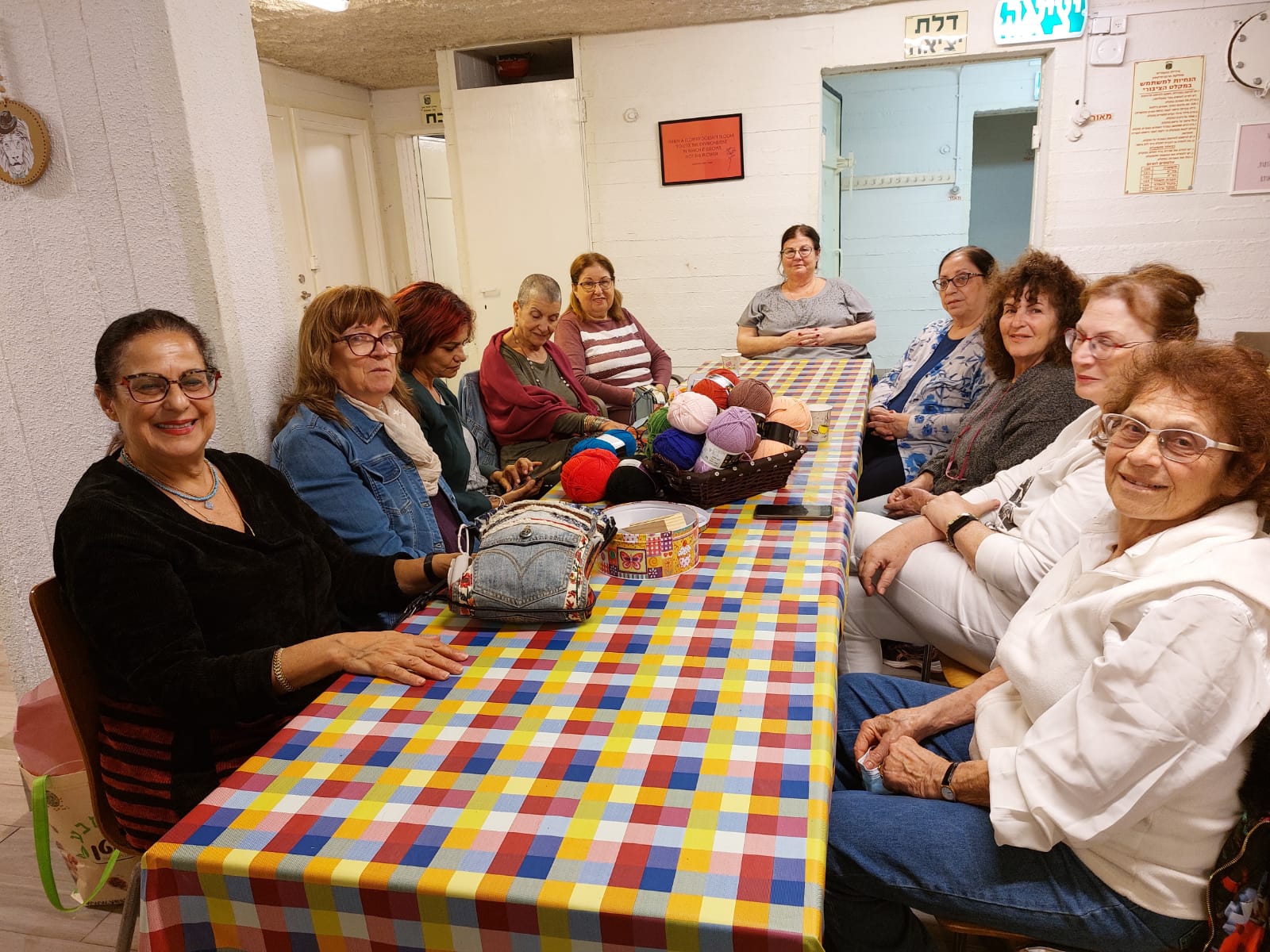מיזם "סבתא סורגת" החל לפעול  במרכז למשפחות מיוחדות בעיריית גבעתיים