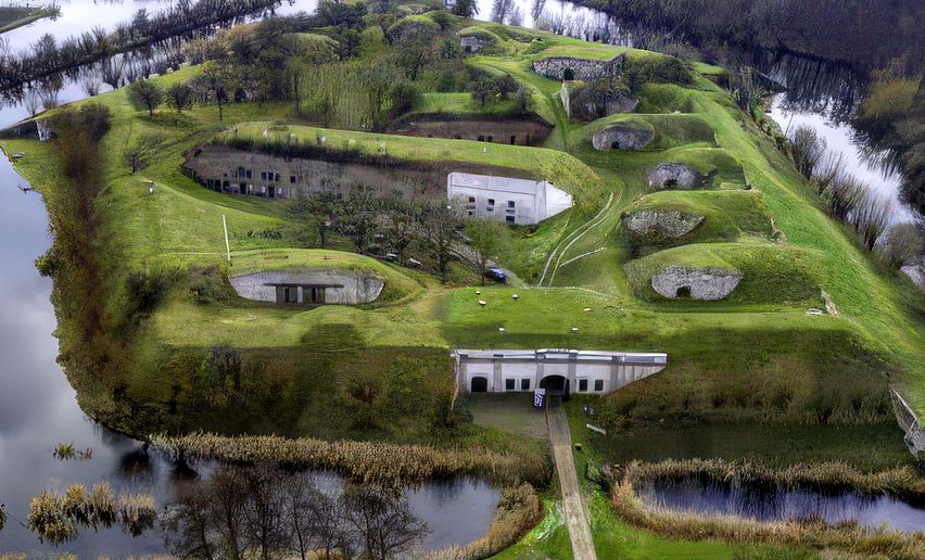 Wandelen door een historisch fort met je hond bij Fort Sabina