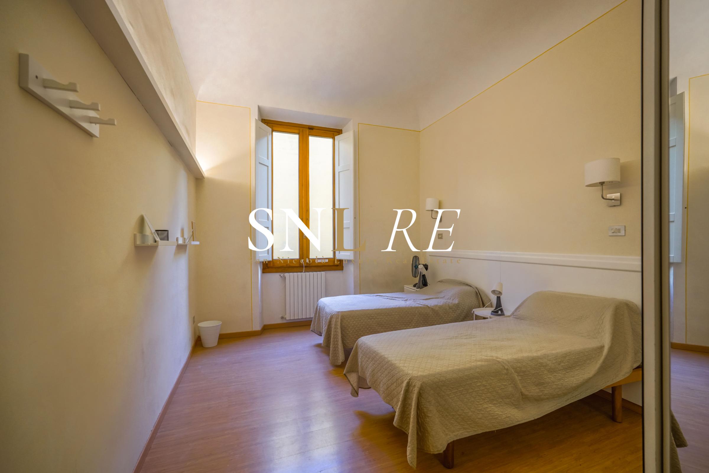 Elegante Appartamento nel Cuore di Firenze con Affacci su Via dei Calzaiuoli