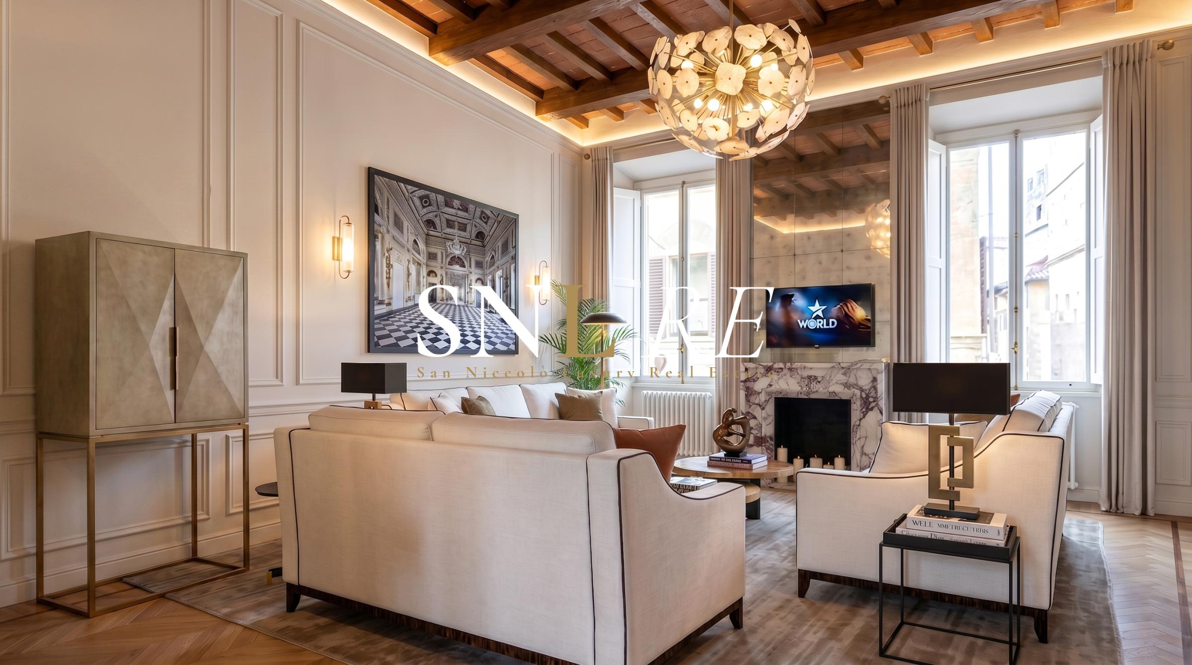 Elegante Appartamento nel Cuore di Firenze con Affacci su Via dei Calzaiuoli