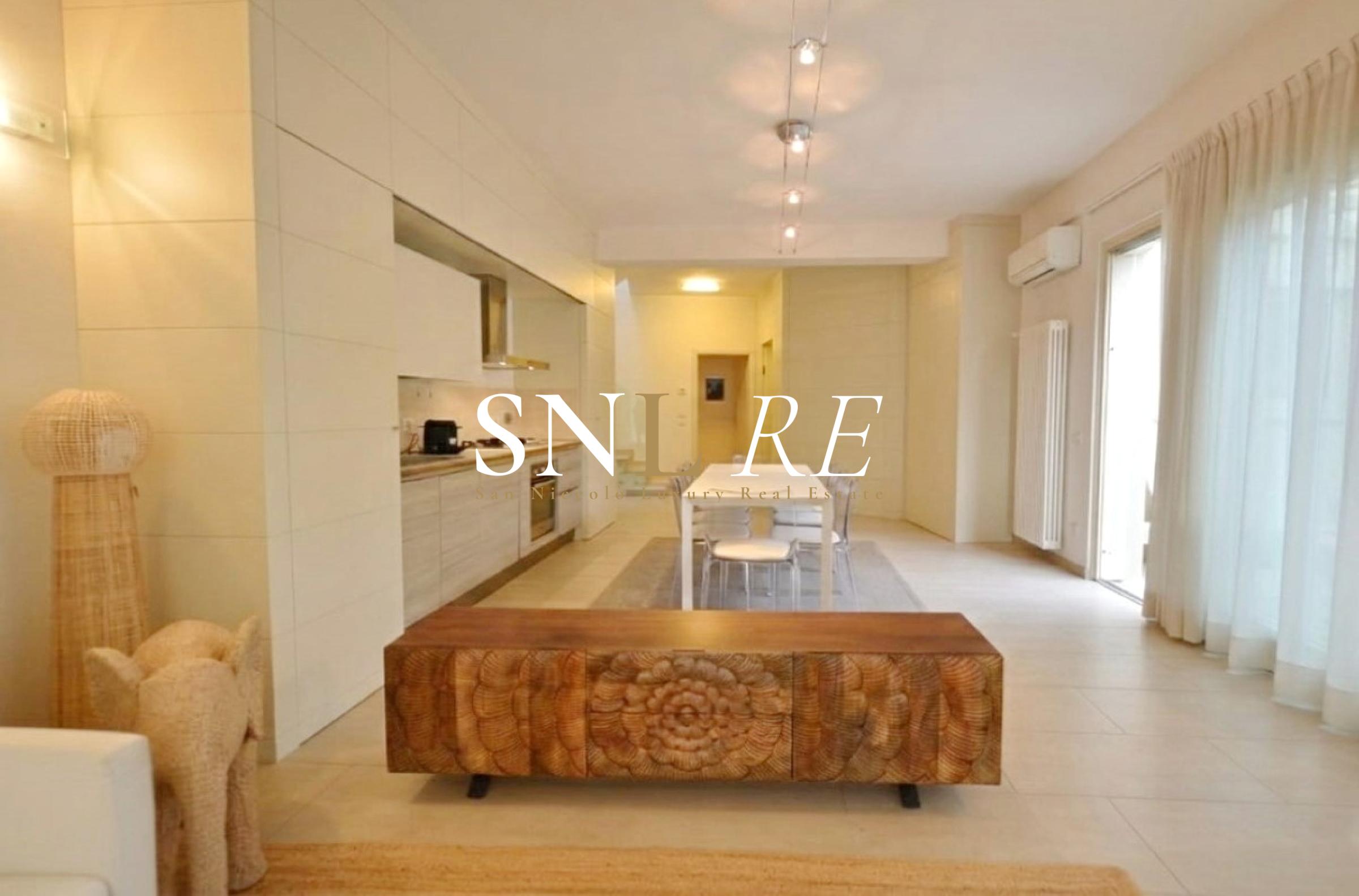 RAFFINATA VILLA A DUE PASSI DAL MARE