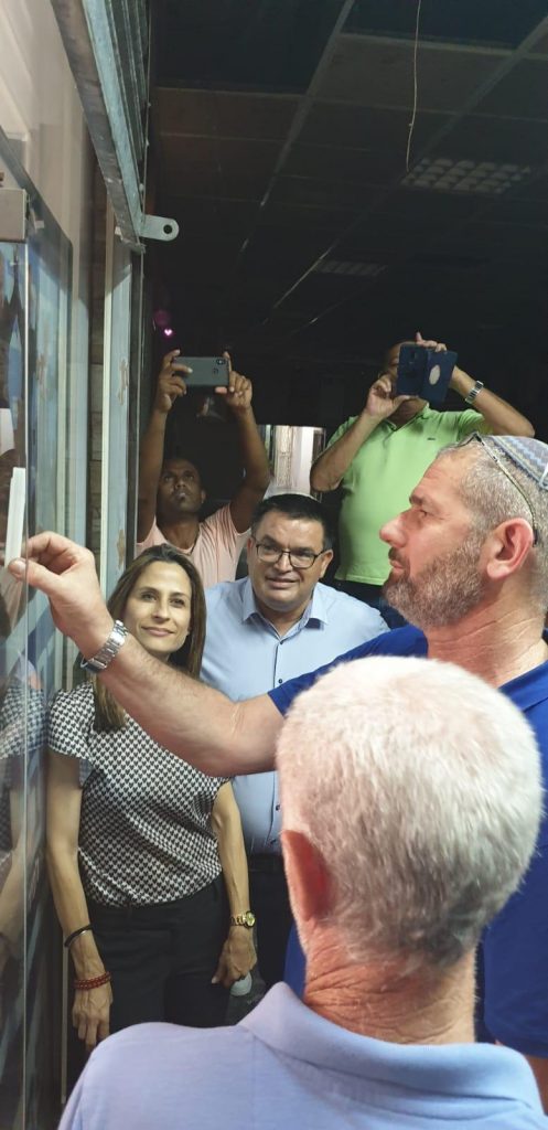 חודש וחצי לפני הבחירות:  פתיחת מטה 'כחול לבן' אמש באשדוד