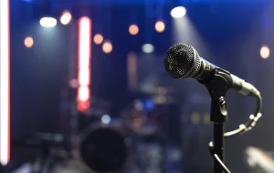 close-up-microphone-concert-stage-with-beautiful-lighting_169016-11074