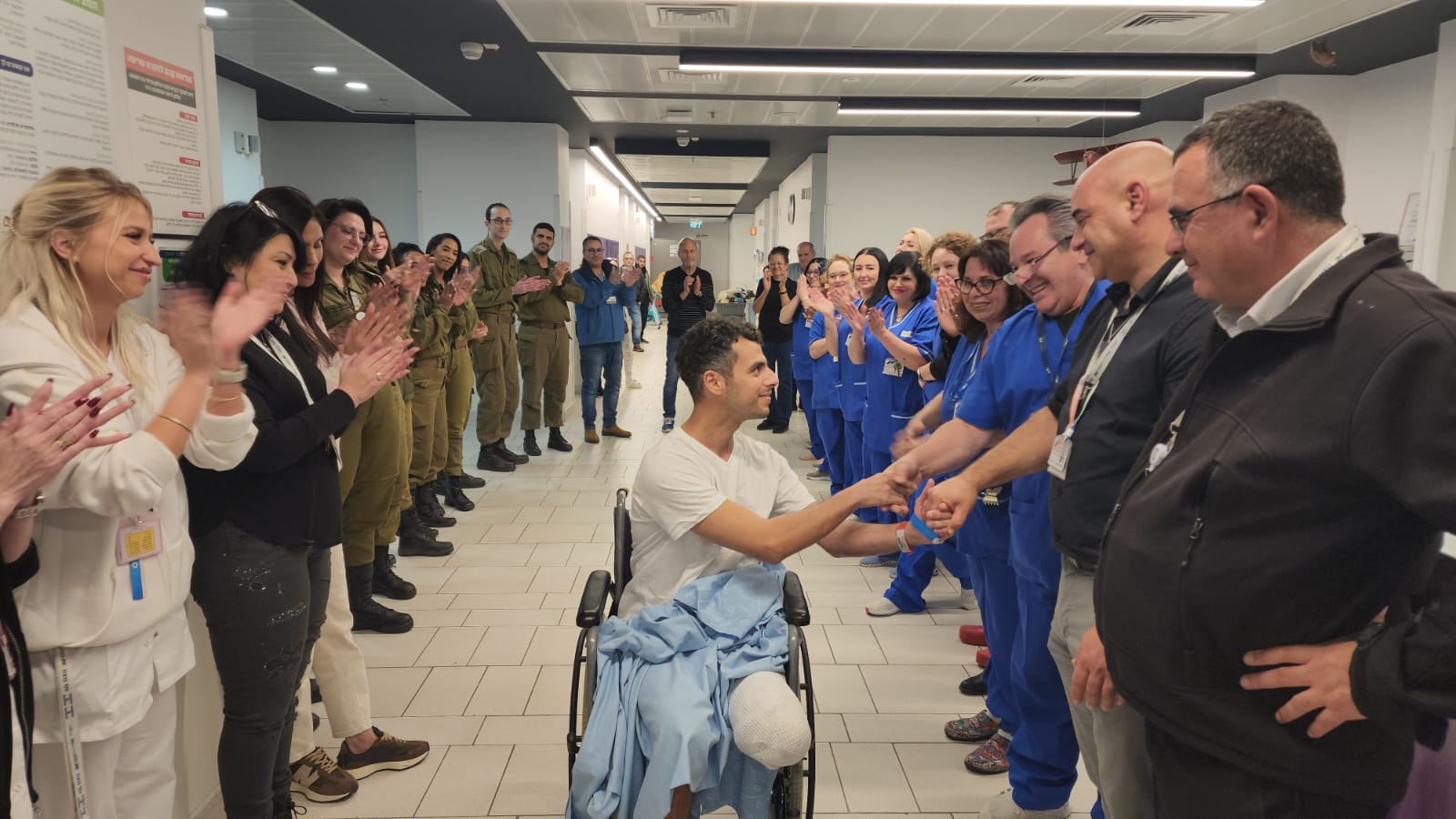 שחרורו של רס"ר במיל' שנפצע בעזה מבית החולים אסותא אשדוד