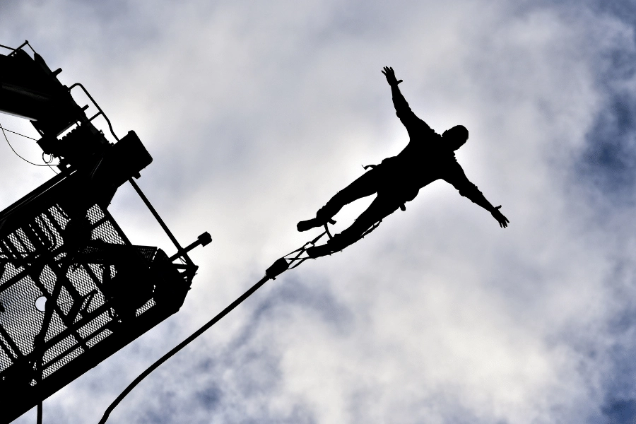 Bungee Jumping'in Tarihi: Adrenalin Dolu Bir Geçmiş