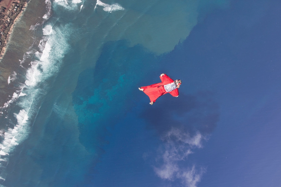 Wingsuit Uçuşu Tarihi ve Büyüleyici Gelişimi