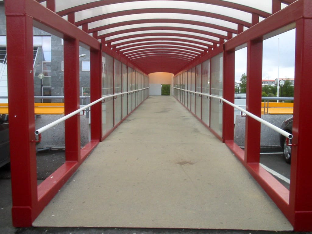 Covered pedestrian passage connected with Kringlan access.