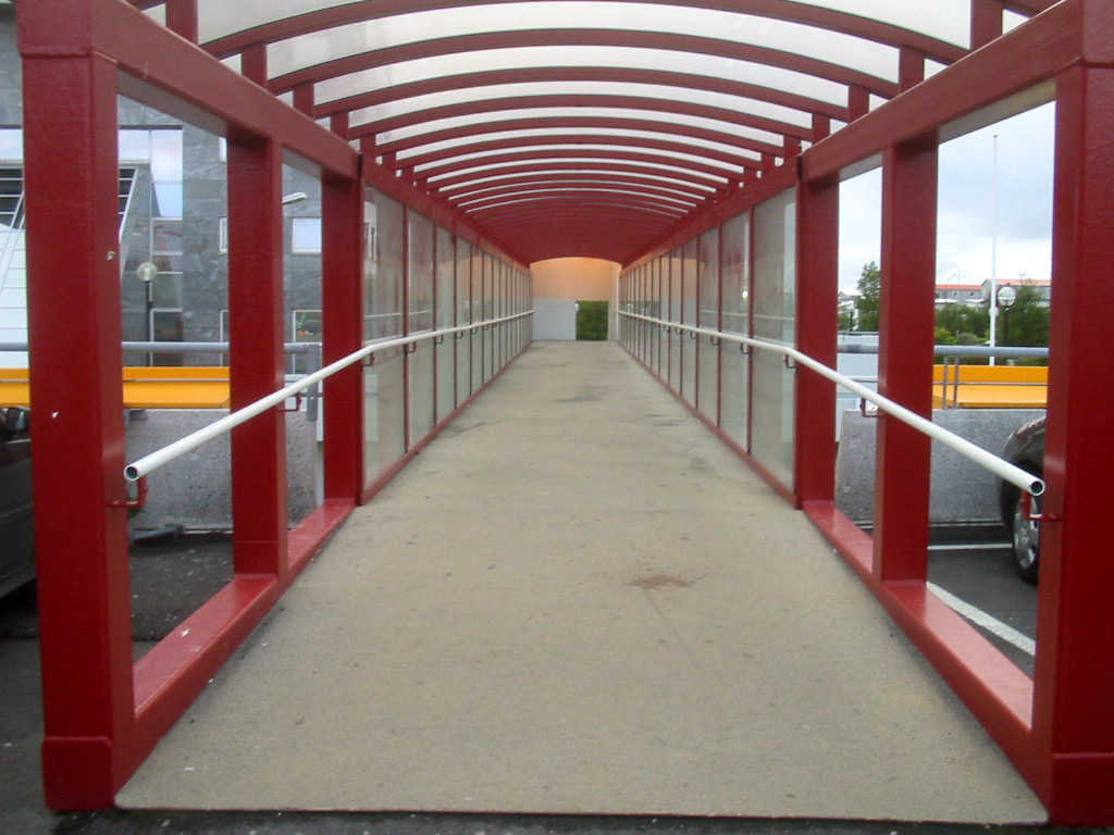 Covered pedestrian passage connected with Kringlan access.