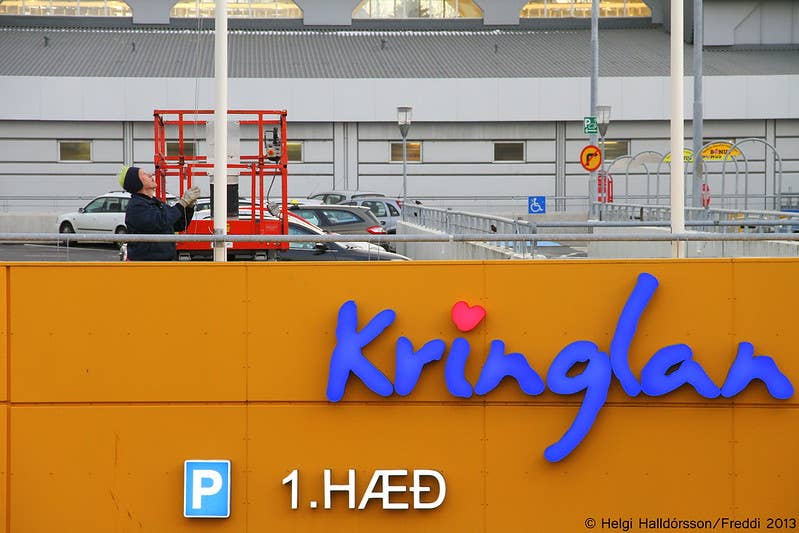 Parking-level sign and exterior access area at Kringlan Shopping Mall.