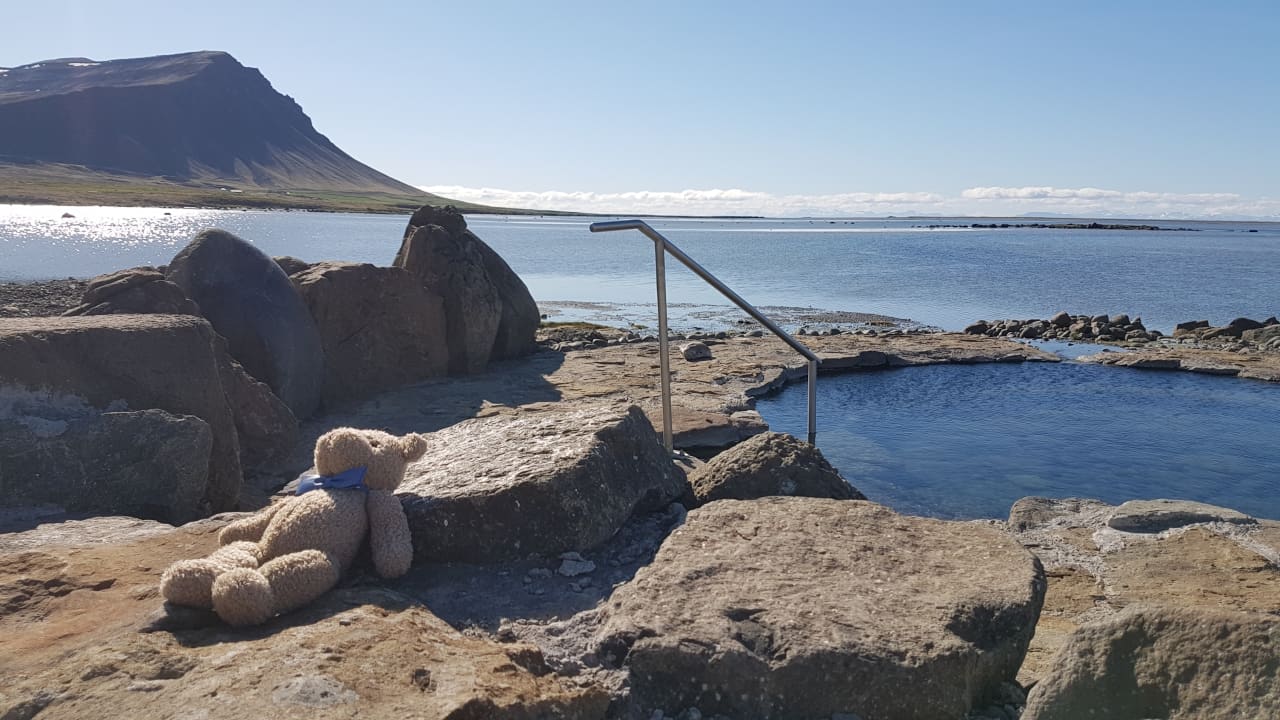 Krosslaug bathing pool details at Laugarnes by Birkimelur.