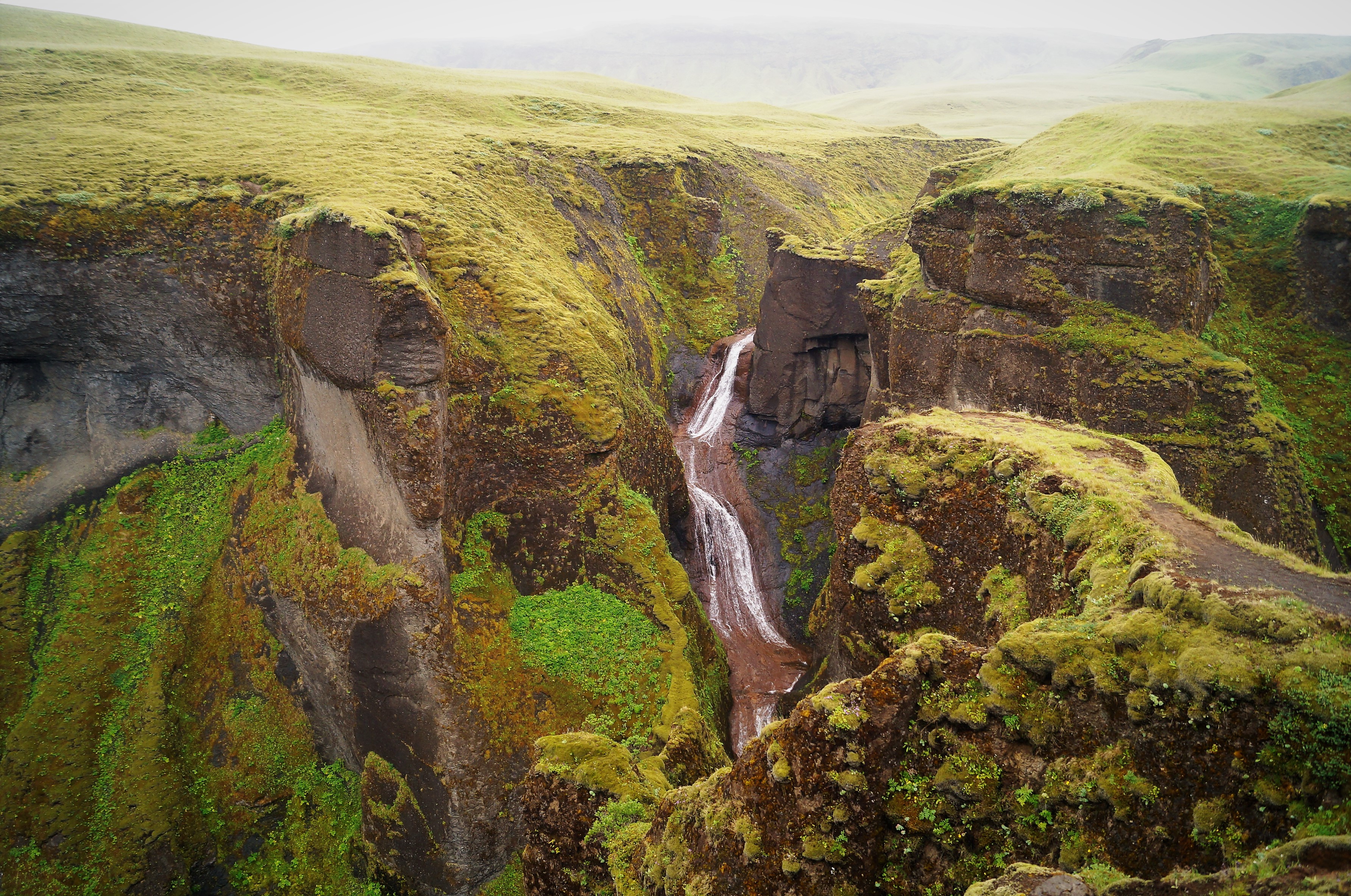 Summer view of Fjaðrárgljúfur canyon near the Mögáfoss walking route.