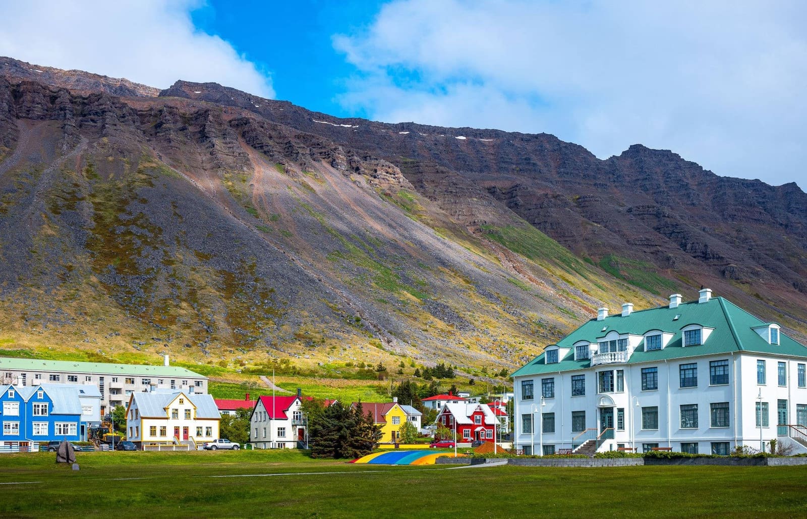 The bowl-shaped Naustahvilft hollow above Ísafjörður and the surrounding Westfjords mountains.