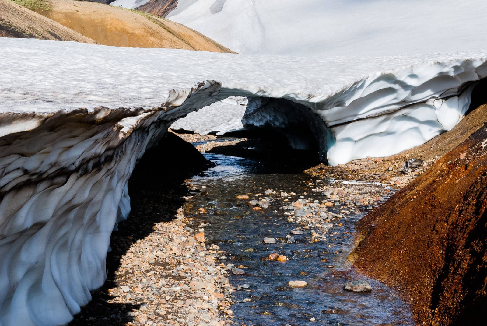 Snow cave and rough hiking terrain between Hrafntinnusker and Alftavatn.