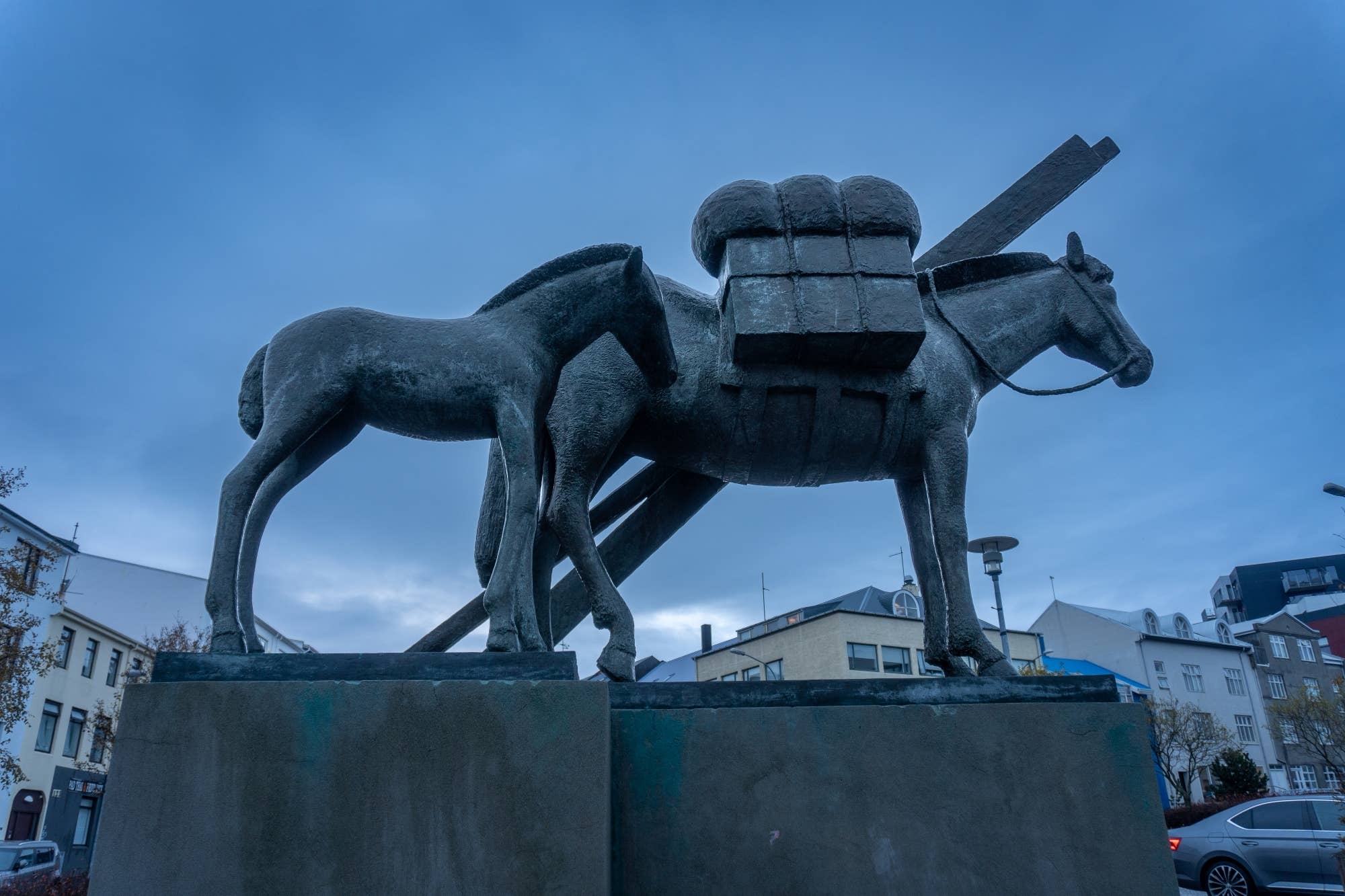 The Klyfjahestur statue at Hlemmur in Reykjavík.