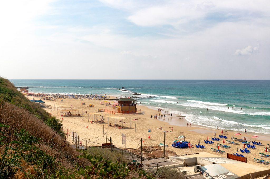 חוף בת-ים הוא הנקי בישראל