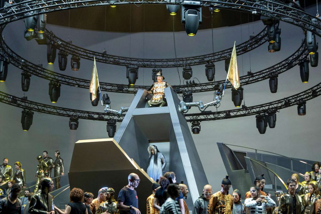 משקפי VR והרובוטים של UR גוייסו  למשיכת הדור הצעיר לאופרה של ברצלונה  