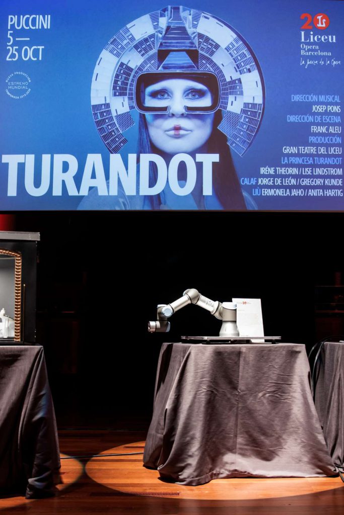 משקפי VR והרובוטים של UR גוייסו  למשיכת הדור הצעיר לאופרה של ברצלונה  