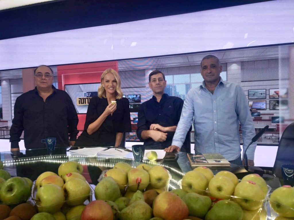 ירון בלחסן, מרמות נפתלי, מנכ"ל ארגון מגדלי הפירות בישראל, התארח באולפן של יואב לימור וגלית גוטמן בערוץ 12