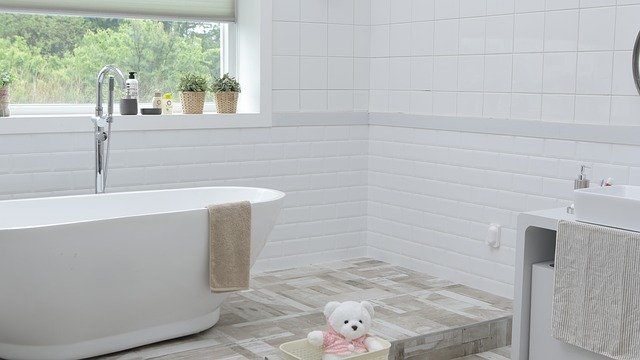 איך לבנות את חדר האמבט המושלם? מדריך לבעל הבית המתחיל
