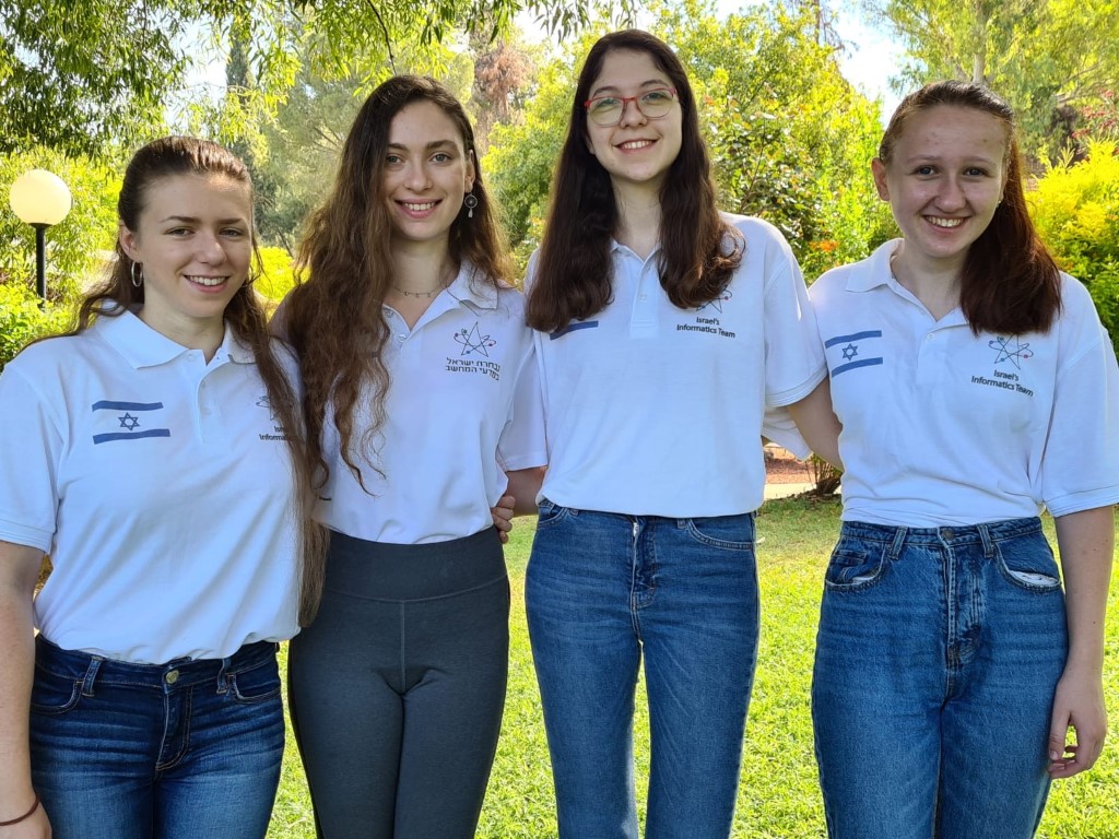 כבוד גדול לניקול גרוסמן תלמידת תיכון "אחד העם" פ"ת כיתה י"ב 4 – אלופת נבחרת ישראל באולימפיאדת מדעי המחשב לבנות