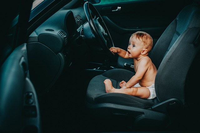 התרעה חכמה: הסוף לשכחת ילדים במושב האחורי של הרכב