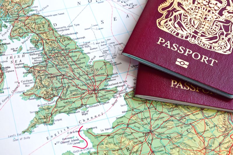 מי זכאי להוציא דרכון רומני?