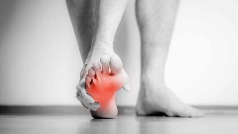 Alimentación y fascitis plantar: qué comer (y qué evitar) para reducir el dolor