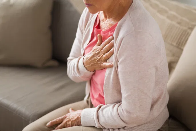 Síndrome de Tietze: cómo saber si tus digestiones pesadas están influyendo en tu pecho