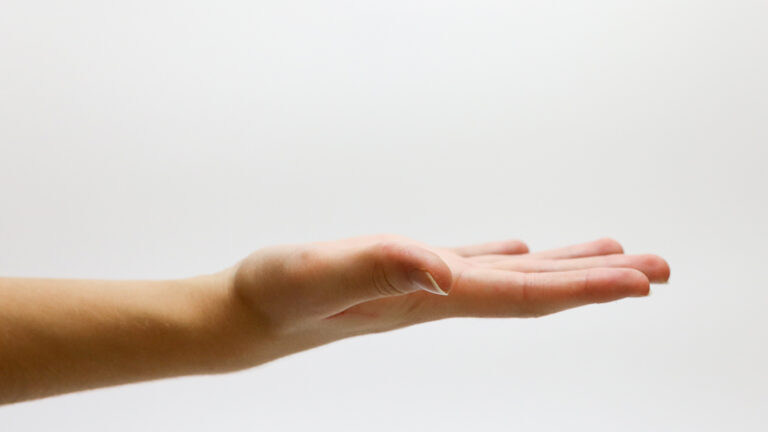 Más allá de la muñeca: el tratamiento que realmente resuelve el túnel carpiano