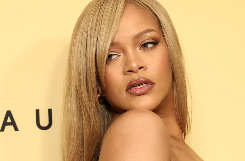  (FOTO) N-ai văzut-o niciodată AȘA: Rihanna, fără perucă sau extensii! Cum arată părul natural al divei