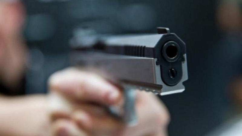  Dragoste cu focuri de armă la Trușeni: Un bărbat, împușcat de iubitul fiicei sale, de 19 ani