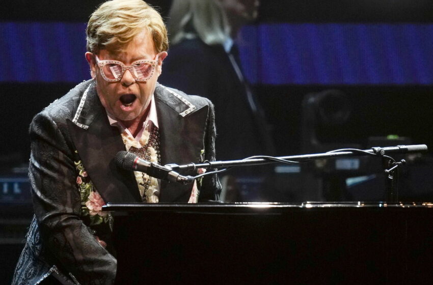  Elton John, nevoit să îşi amâne proiectul de album din cauza unei infecţii oculare: „Nu văd nimic”