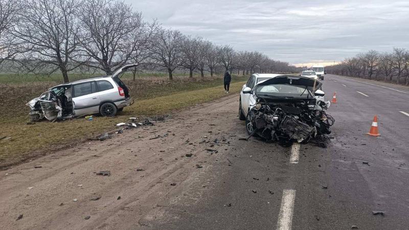  (VIDEO/FOTO) Accident fatal la Corlăteni: Un bărbat a murit pe loc, după ce mașina cu care se deplasa a fost lovită frontal de un Peugeot