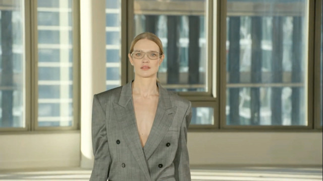  (VIDEO) Săptămâna Modei de la Paris 2024: Stella McCartney, Balmain şi Tom Ford setează noile standarde în modă