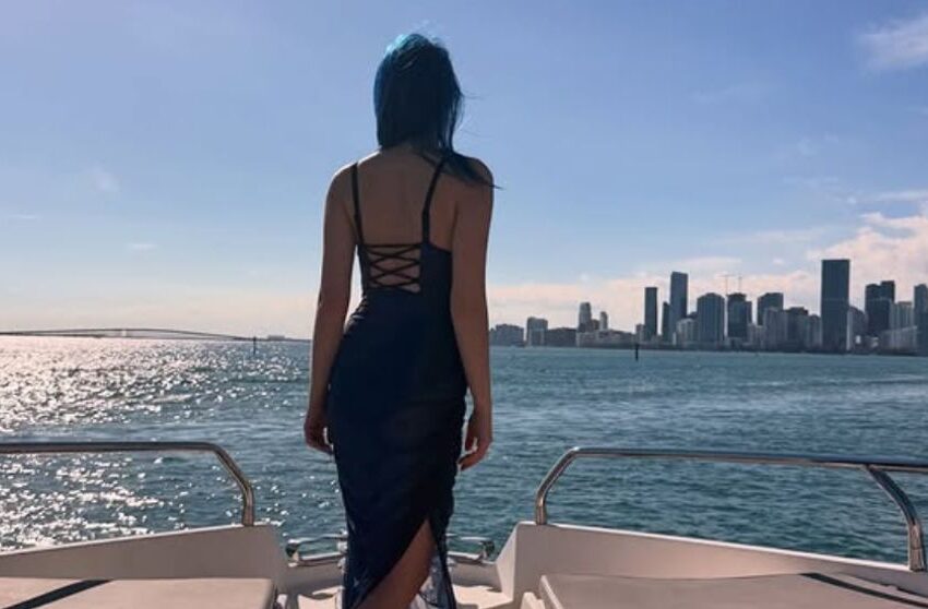  Doliu în lumea muzicii! Celebra artistă a murit la doar 26 de ani, într-un moment de neatenție. S-a făcut remarcată de la o vârstă fragedă și, la doar 13 ani, deja era pe cele mai mari scene ale lumii