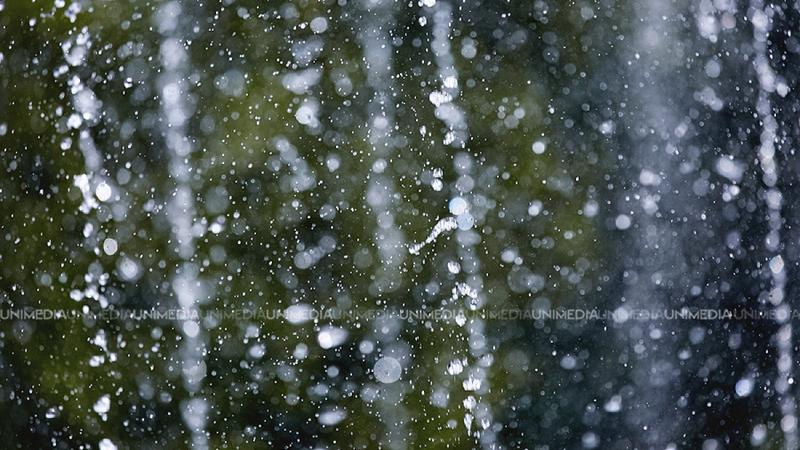  Nori și ploi ușoare astăzi: Meteorologii prognozează temperaturi constante
