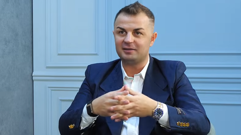  (VIDEO) Moldoveanul milionar din diasporă care se vrea președinte al RM: „În Italia poți glumi cu politicienii și despre ei. În Moldova s-au făcut prea importanți”