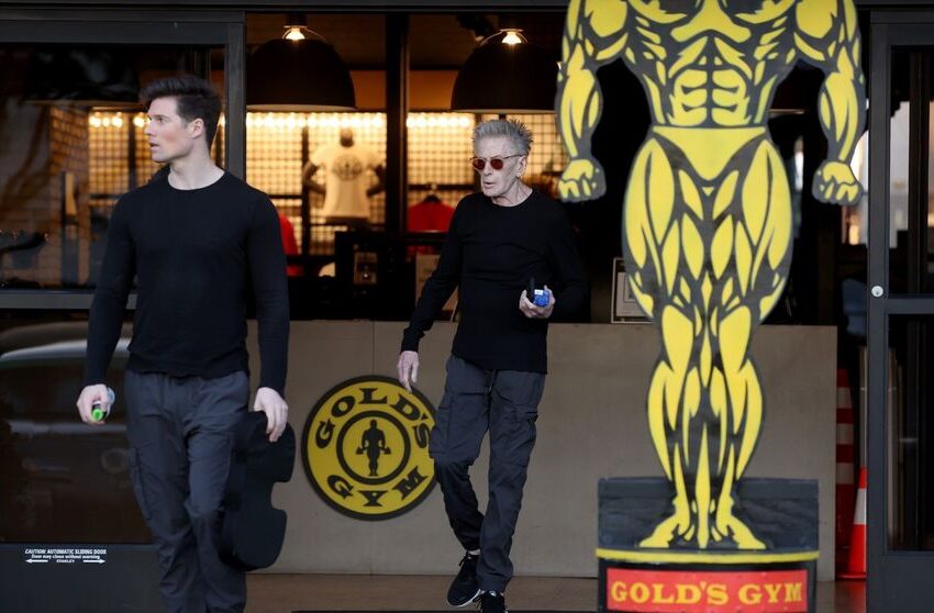  (FOTO) La 83 de ani, Calvin Klein a fost surprins cu iubitul lui, cu 47 de ani mai tânăr, la sală. Detaliul care arată cât de tare se iubesc