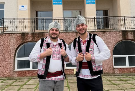  (VIDEO) „Ori iei capra, ori femeile”. Alexandru Comerzan și Cristi Cebotari s-au întrecut la colinde, la Dubăsari. Cum s-au descurcat și ce provocare a făcut cel care a pierdut